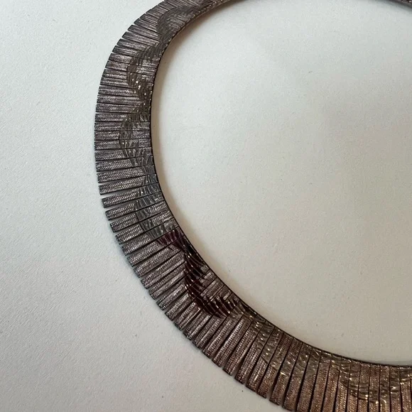 Elegant Silver Necklace - Picture 4 of 9